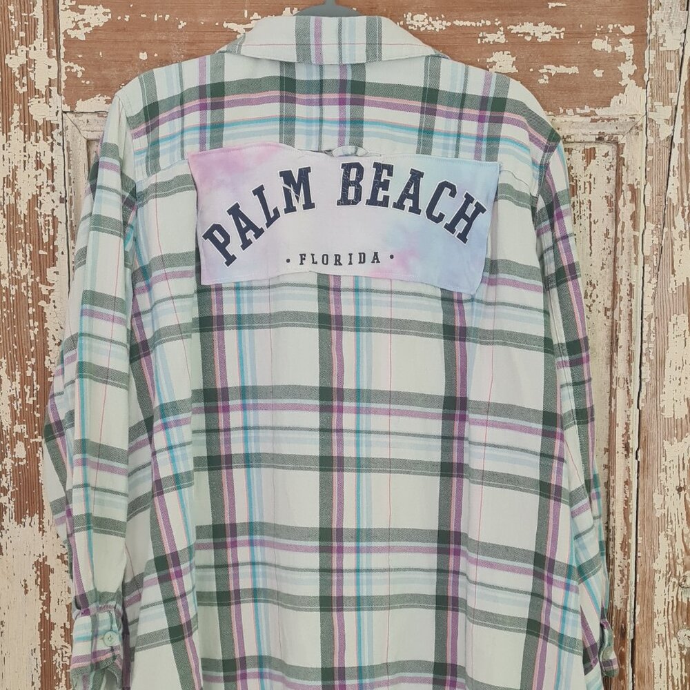 unique Flannel with a patch on the back XXL